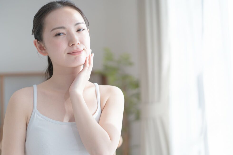 顔の産毛を整えて、透明感のある明るい素肌に